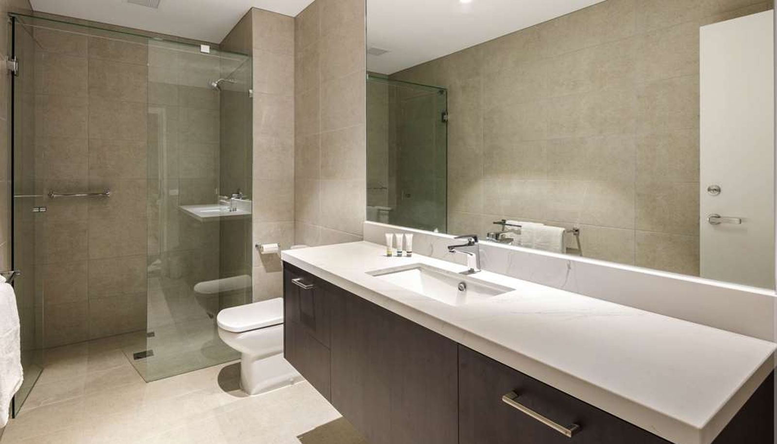 Room - QUALITY HOTEL LAKESIDE