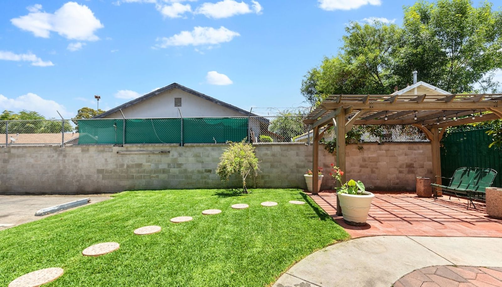 Giardino - Le Blanc Inn & Suites