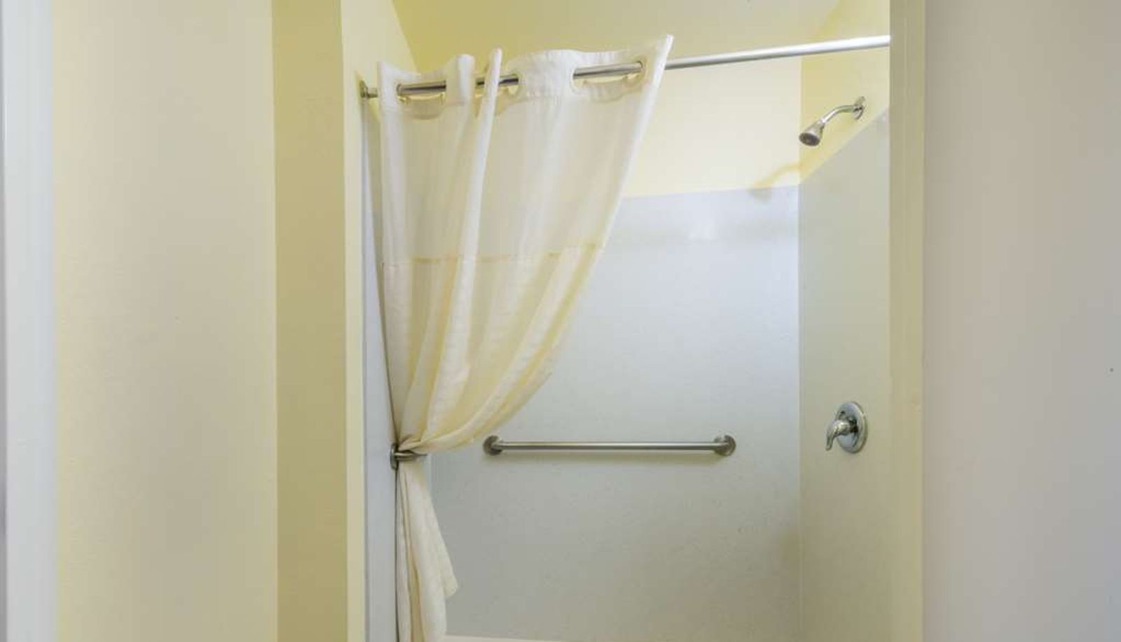 Quadruple room - CA Americas Best Value Inn Santa Rosa