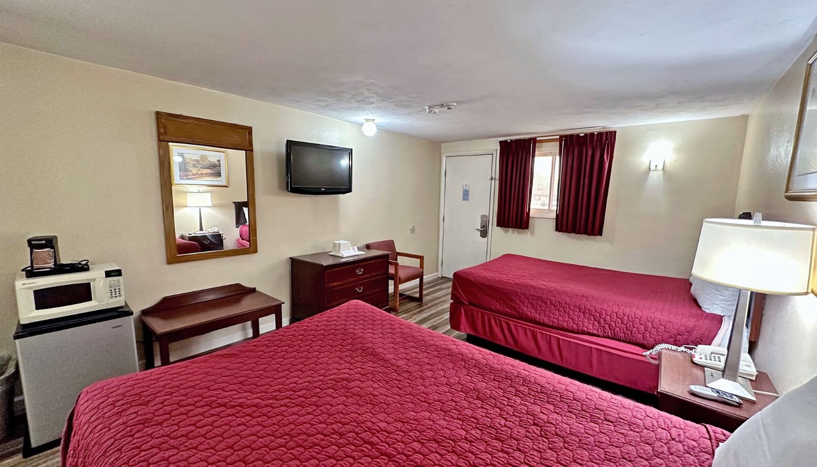 Zimmer - Red Carpet Inn Pulaski NY