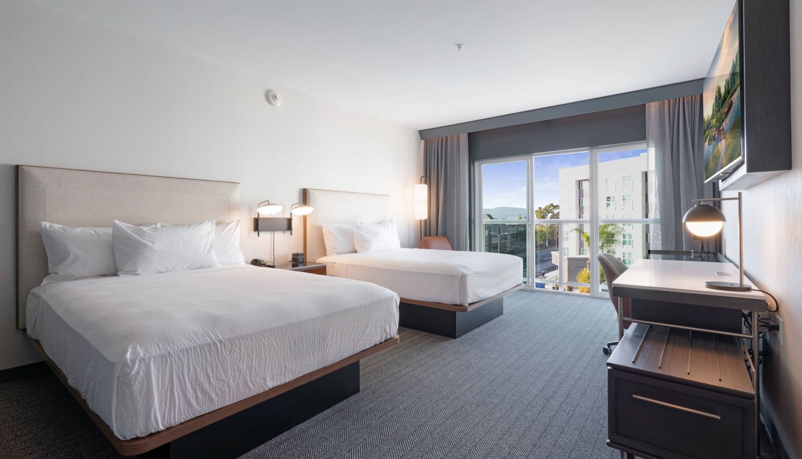 Room - Courtyard by Marriott Marina del Rey