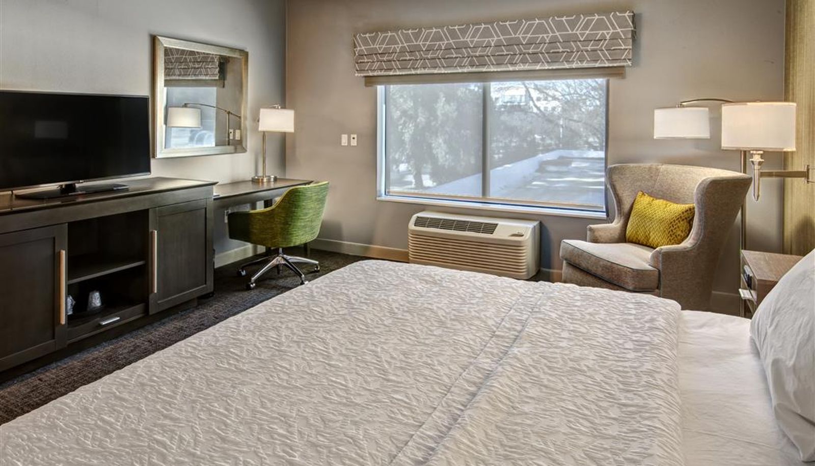 Room - Hampton Inn & Suites San Jose Airport