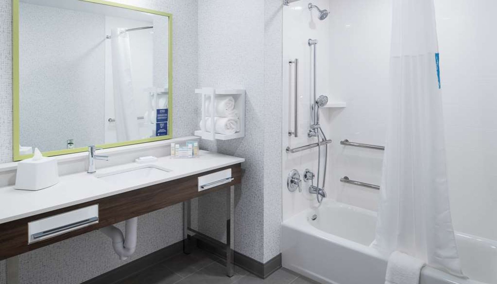 Room - Hampton Inn & Suites Cape Canaveral Cruise Port