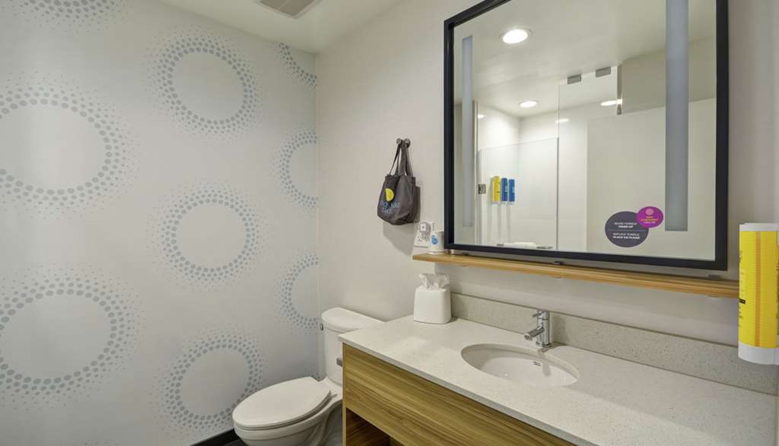 Room - Tru by Hilton Winchester
