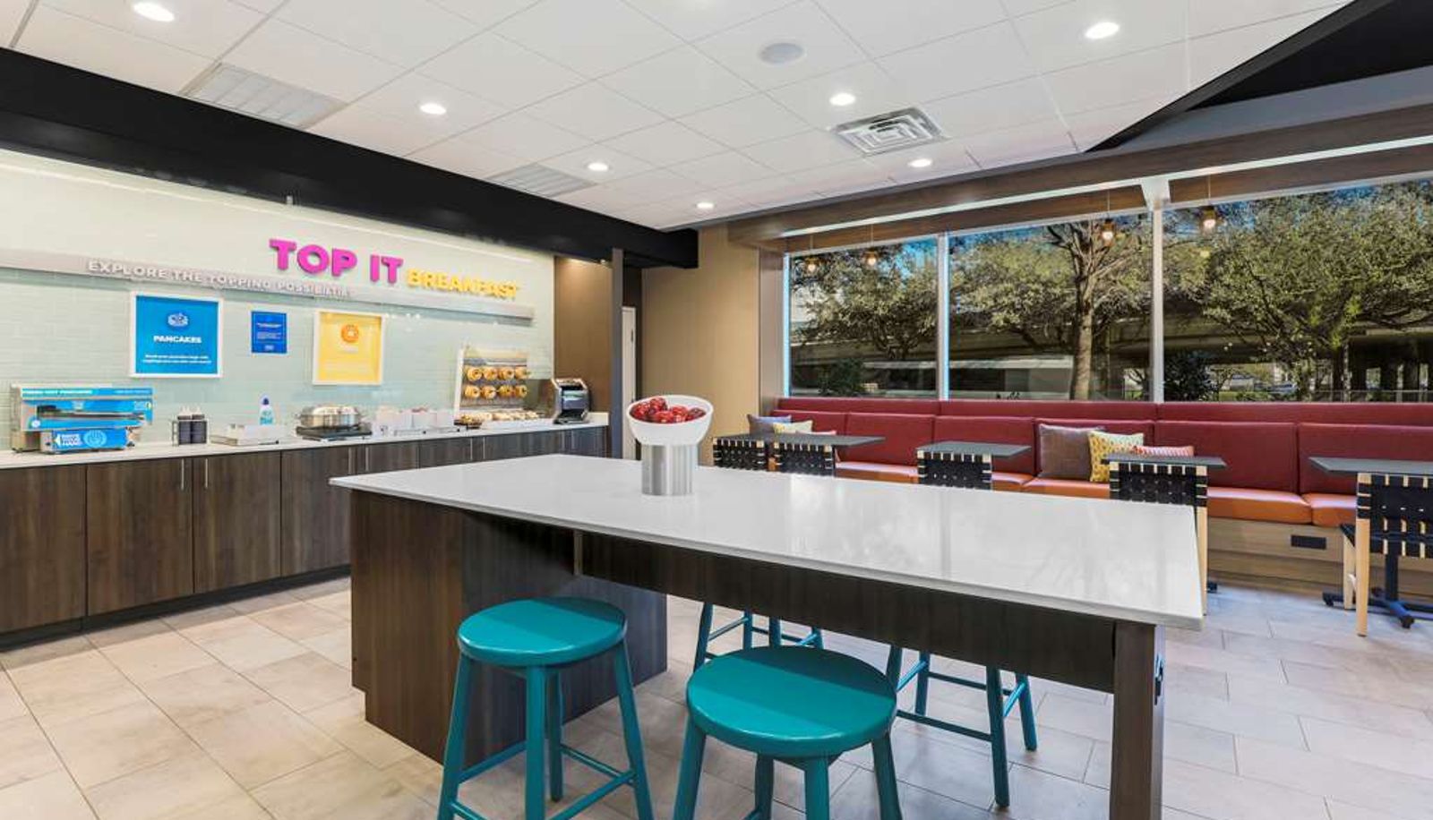 Restaurant - Tru by Hilton Dallas Market Center.