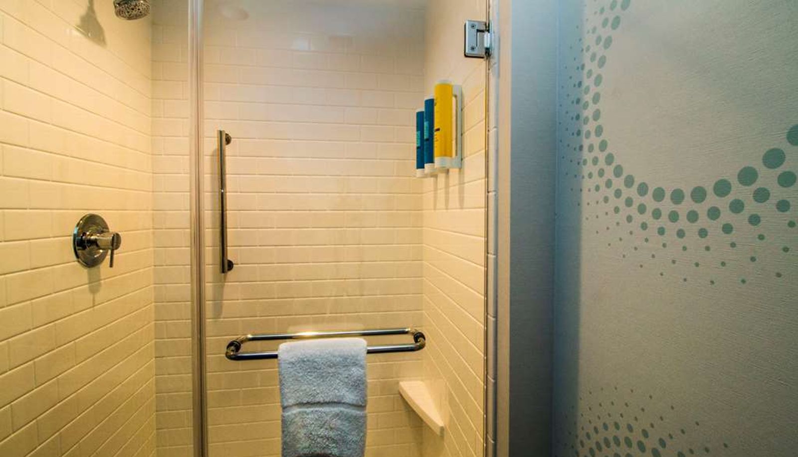 Room - Tru by Hilton Norfolk Airport