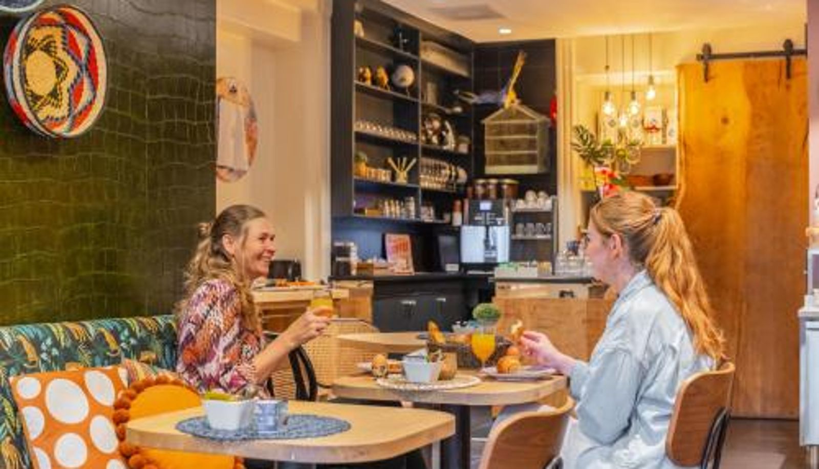 Ontbijtzaal in het restaurant - LOT Hotel