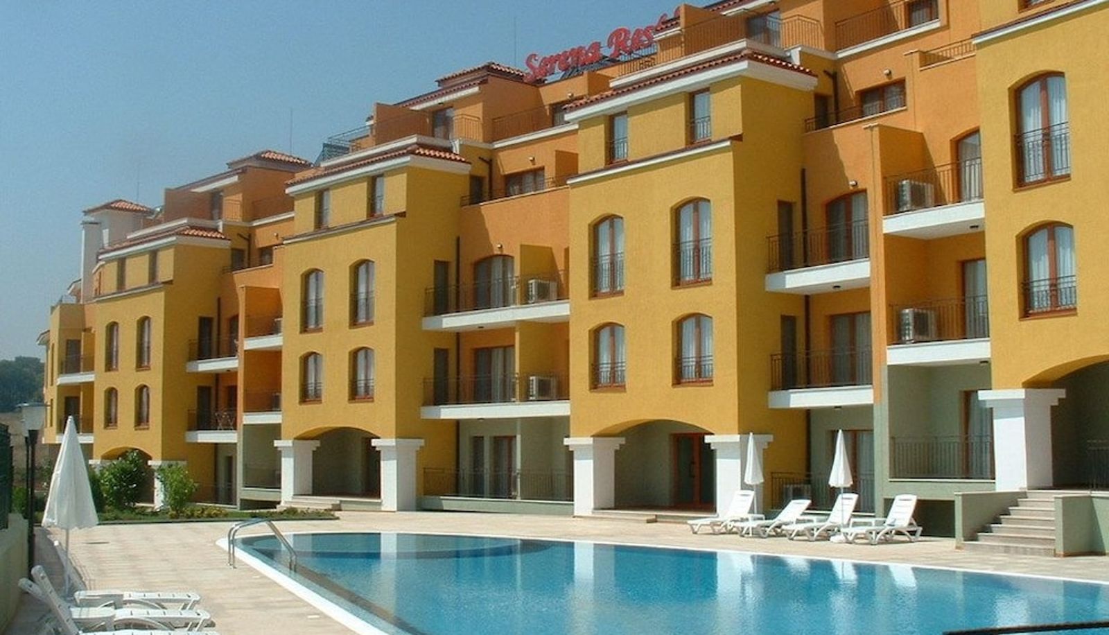 Pool - Serena Residence
