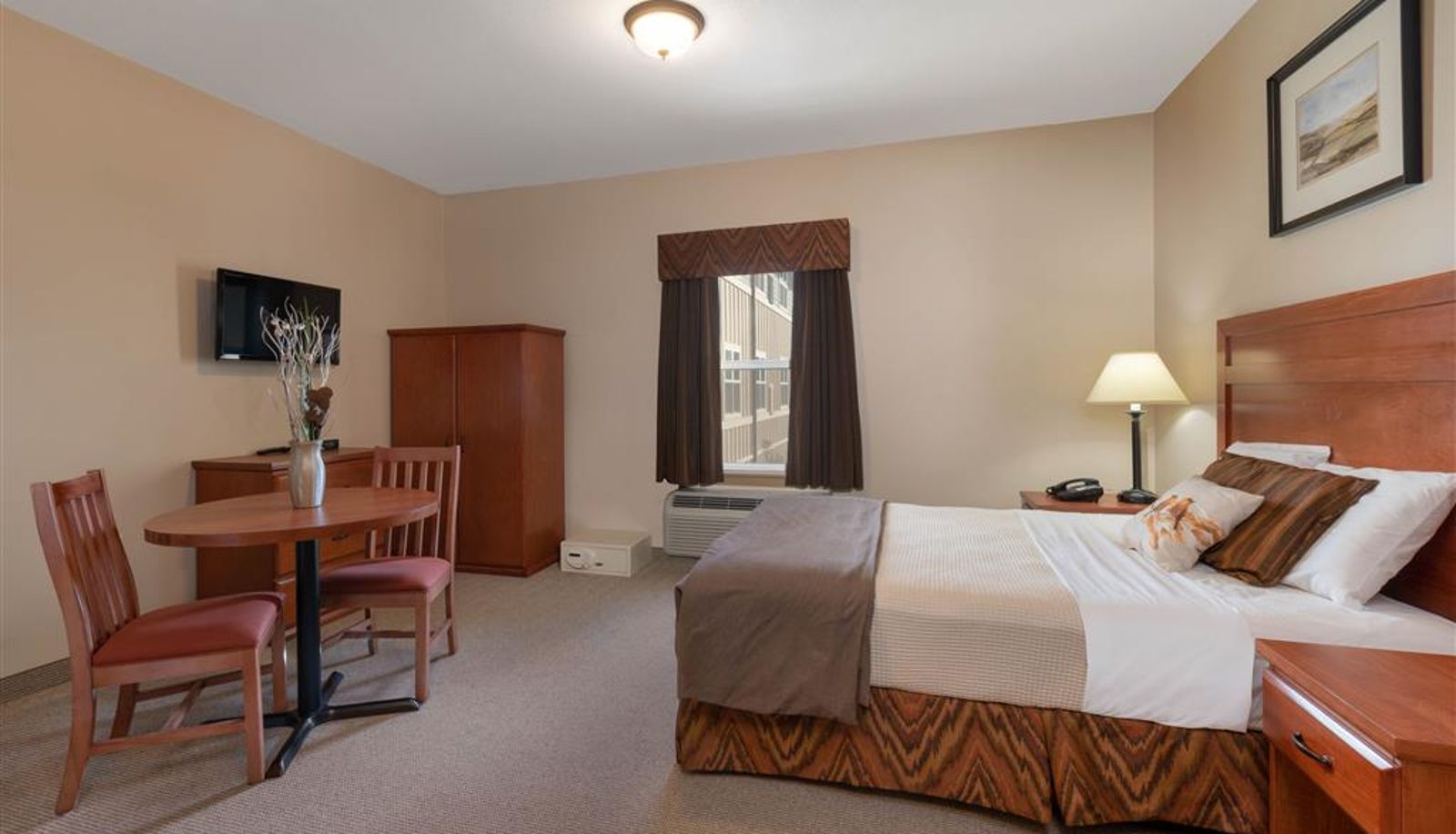 Room - Clarion Hotel & Suites Williston