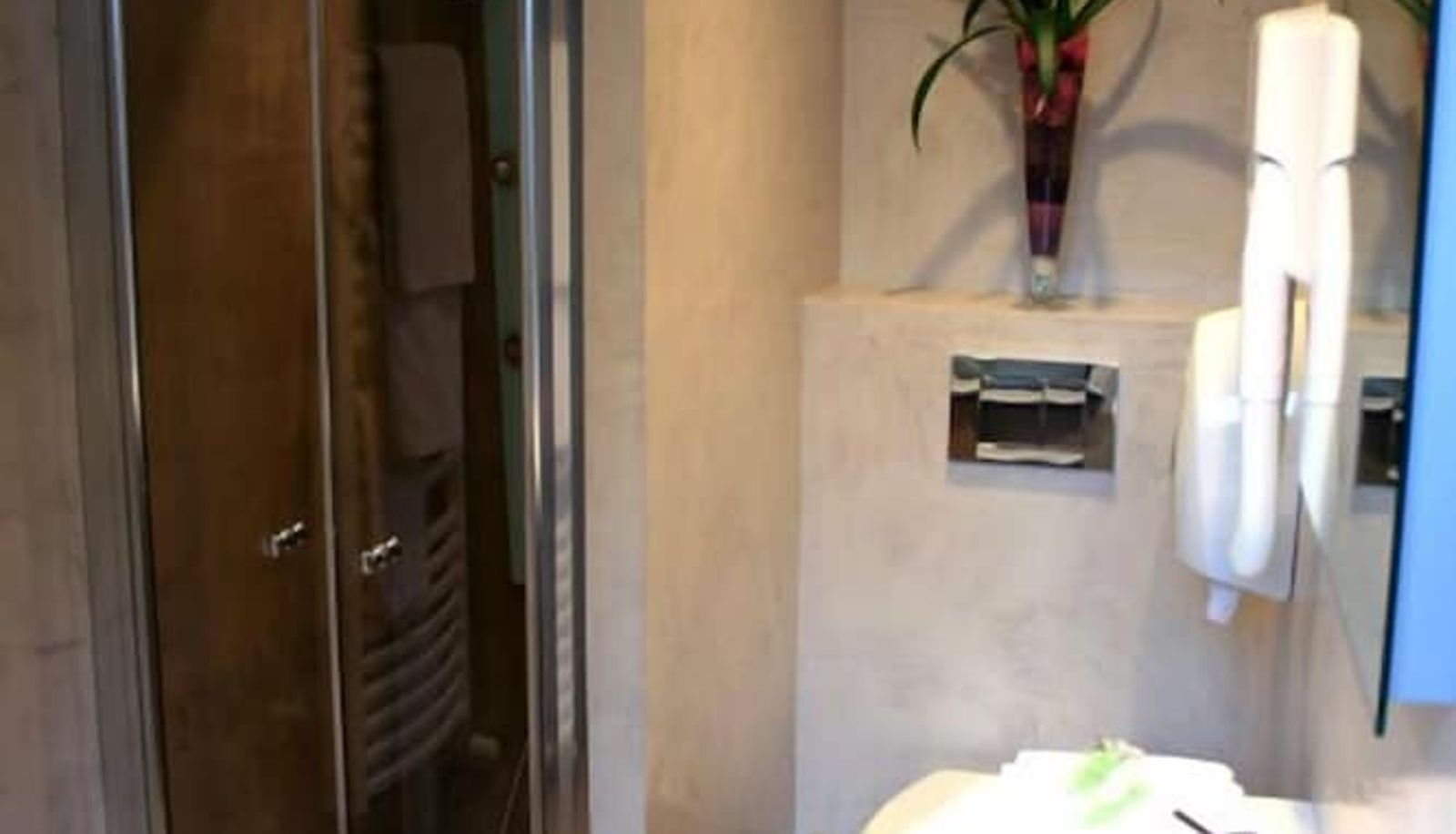 Badezimmer - Citotel Saint Pierre