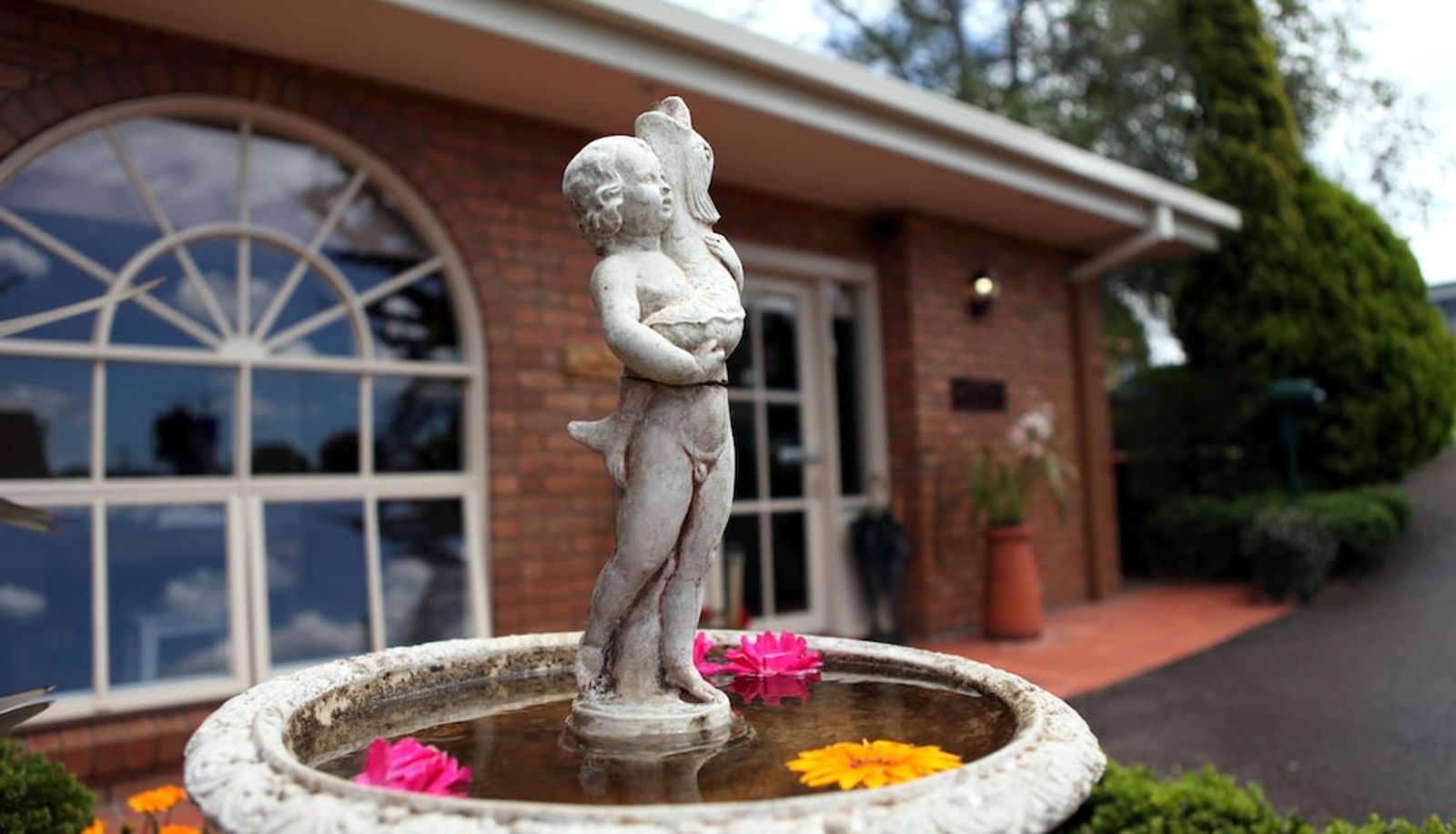 Garden - Summerhill Motor Inn