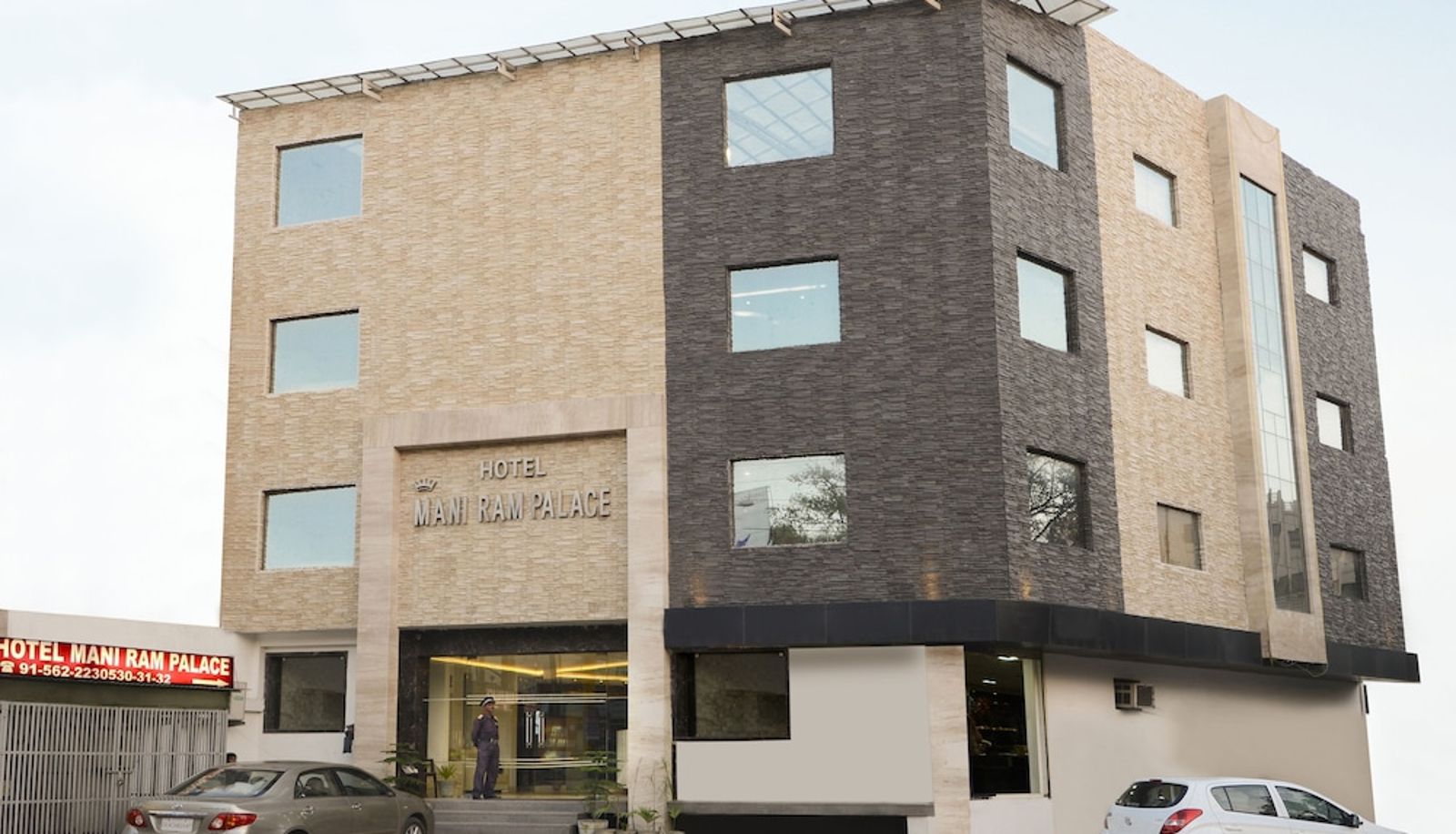 Info - Hotel Maniram Palace
