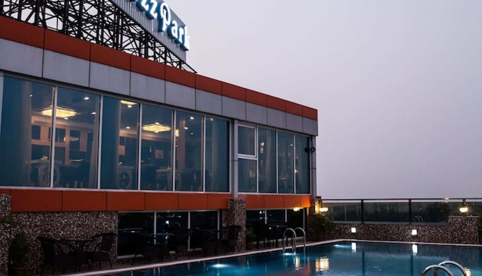 Piscina - Hotel Benzz Park Vellore
