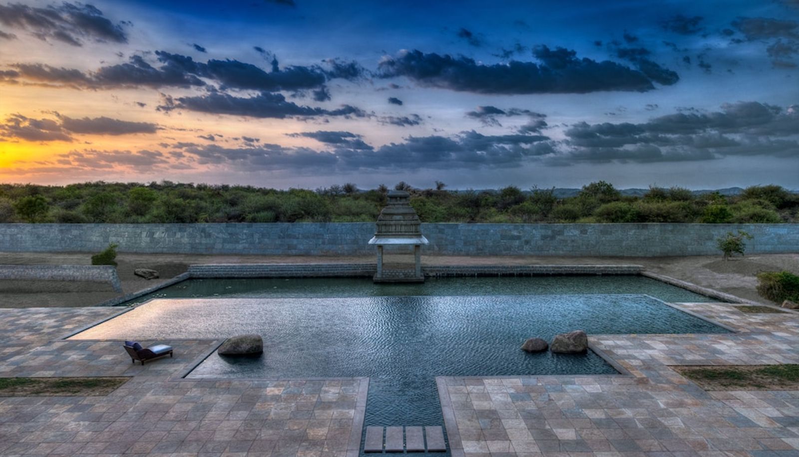 Piscina - Hampi Evolve Back