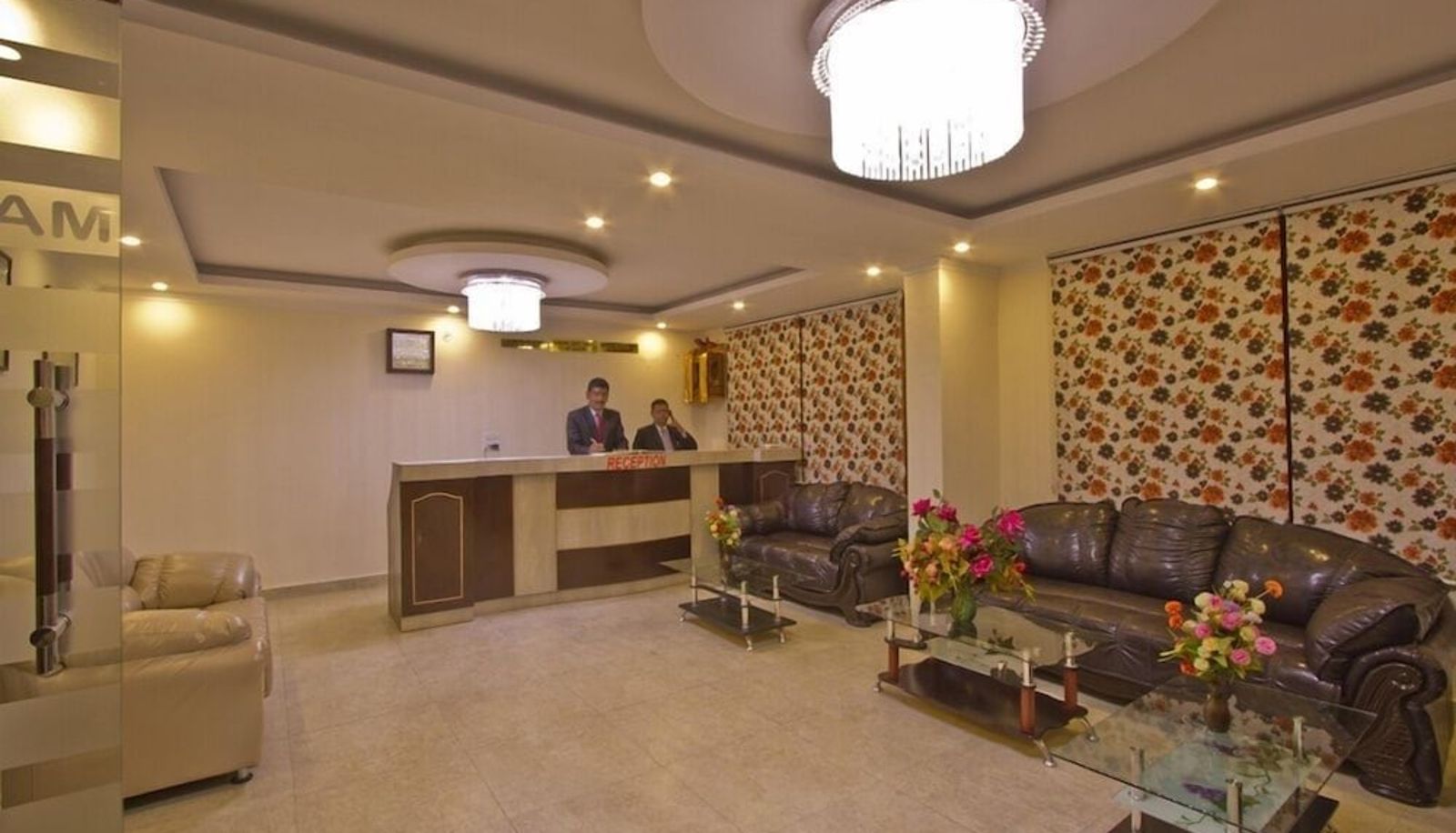 Salón - The Paramount Inn