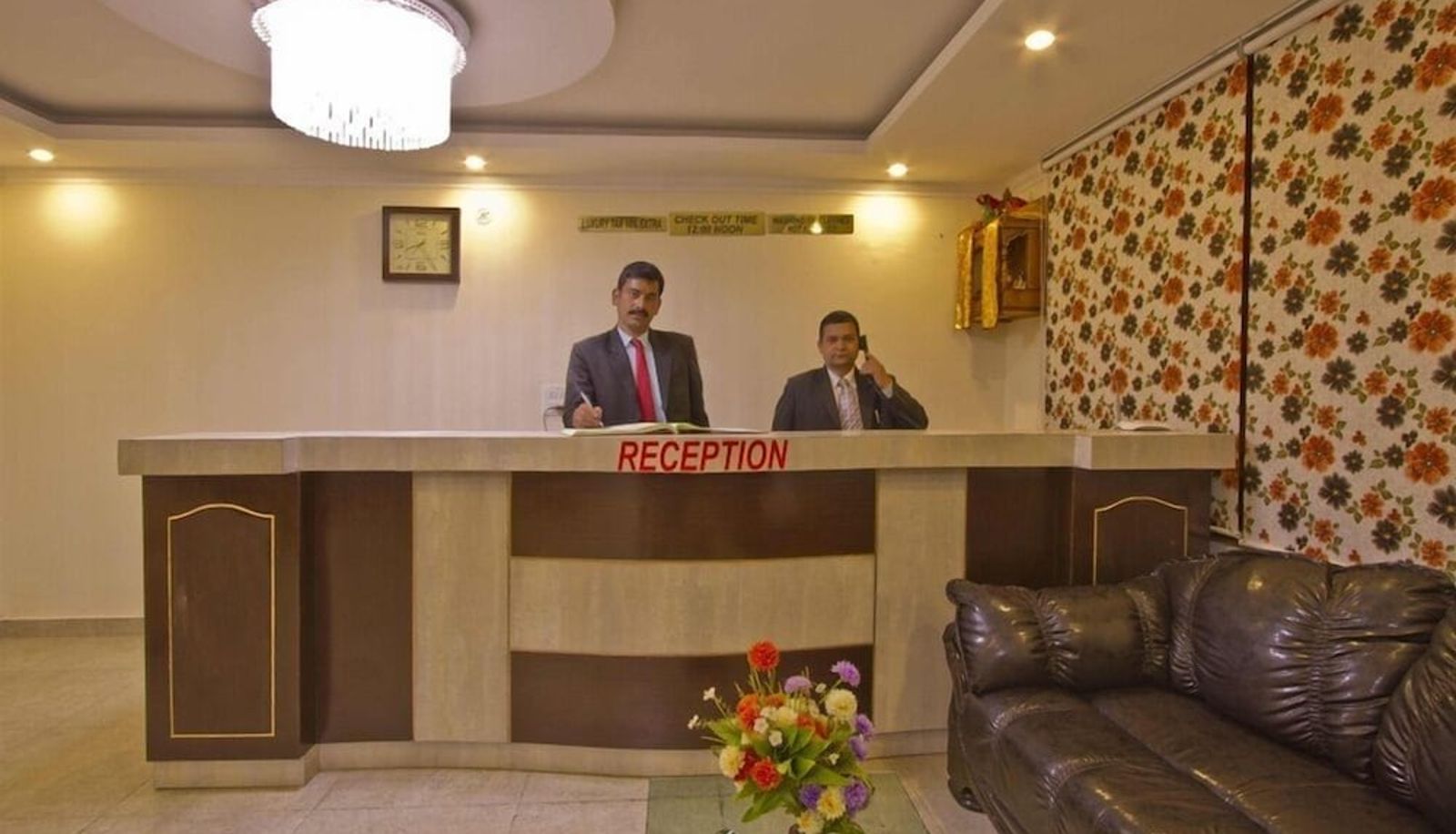 Salón - The Paramount Inn