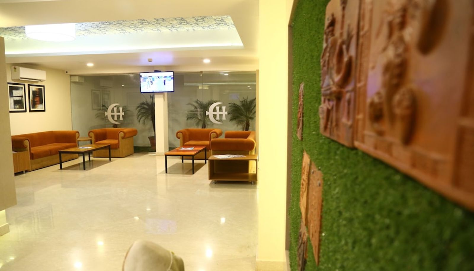 Salón - Evoke Lifestyle Candolim