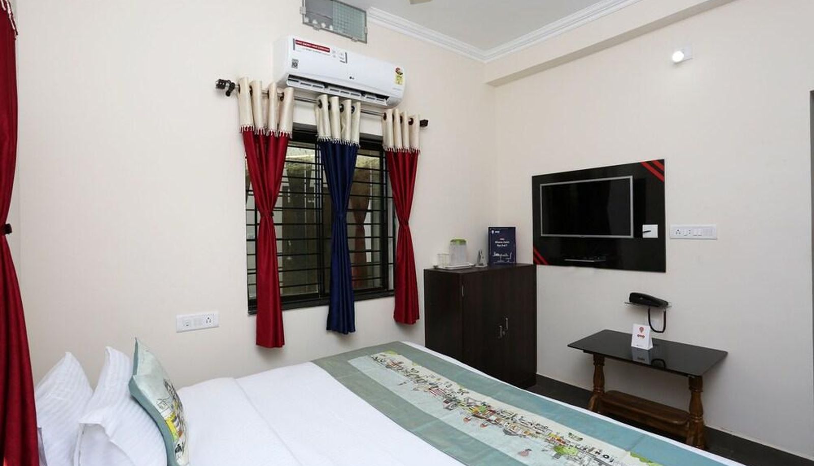 Standard room - OYO 9964 Hotel Shine