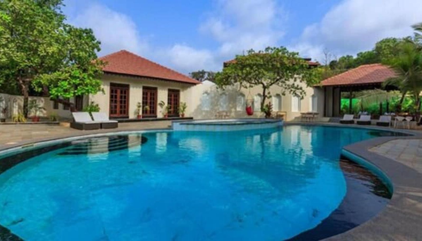 Pool - Golden Tulip Goa Mandrem