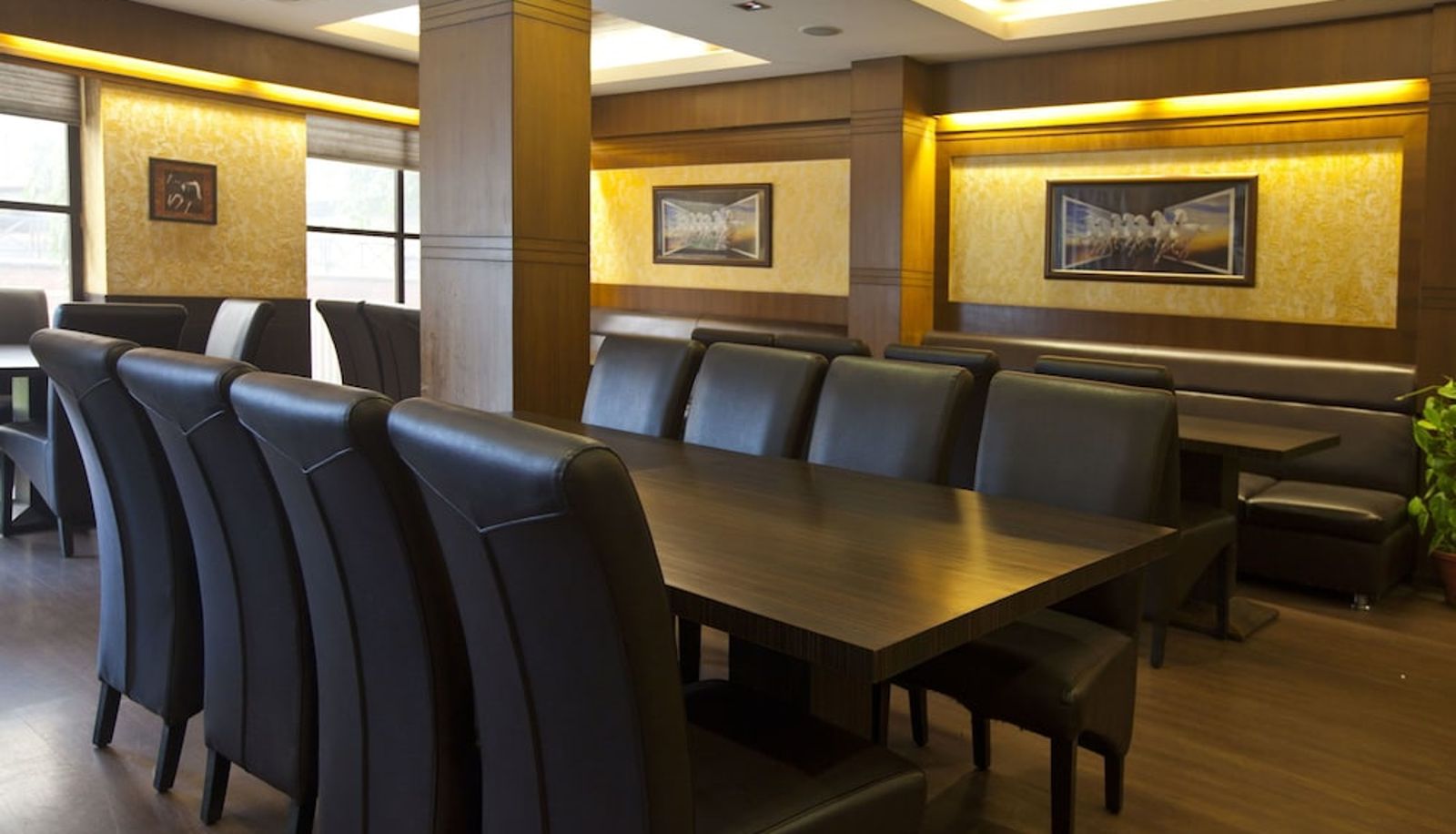 Meeting room - OYO 383 Hotel Divine Paradise