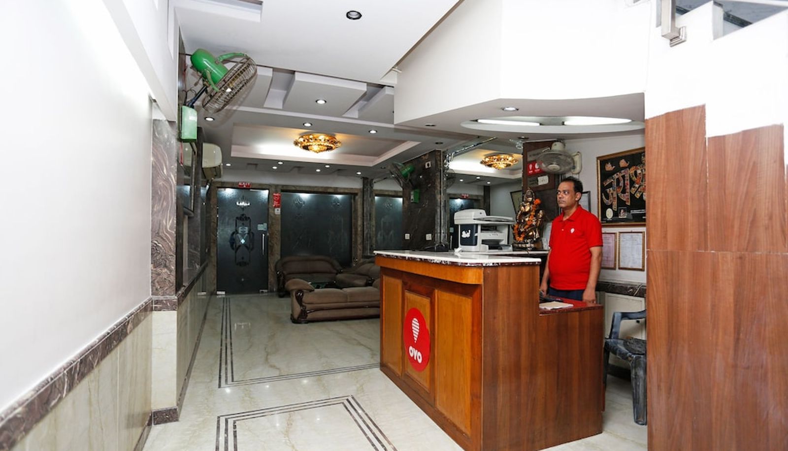 Recepcja - OYO 5401 Hotel Mid Town