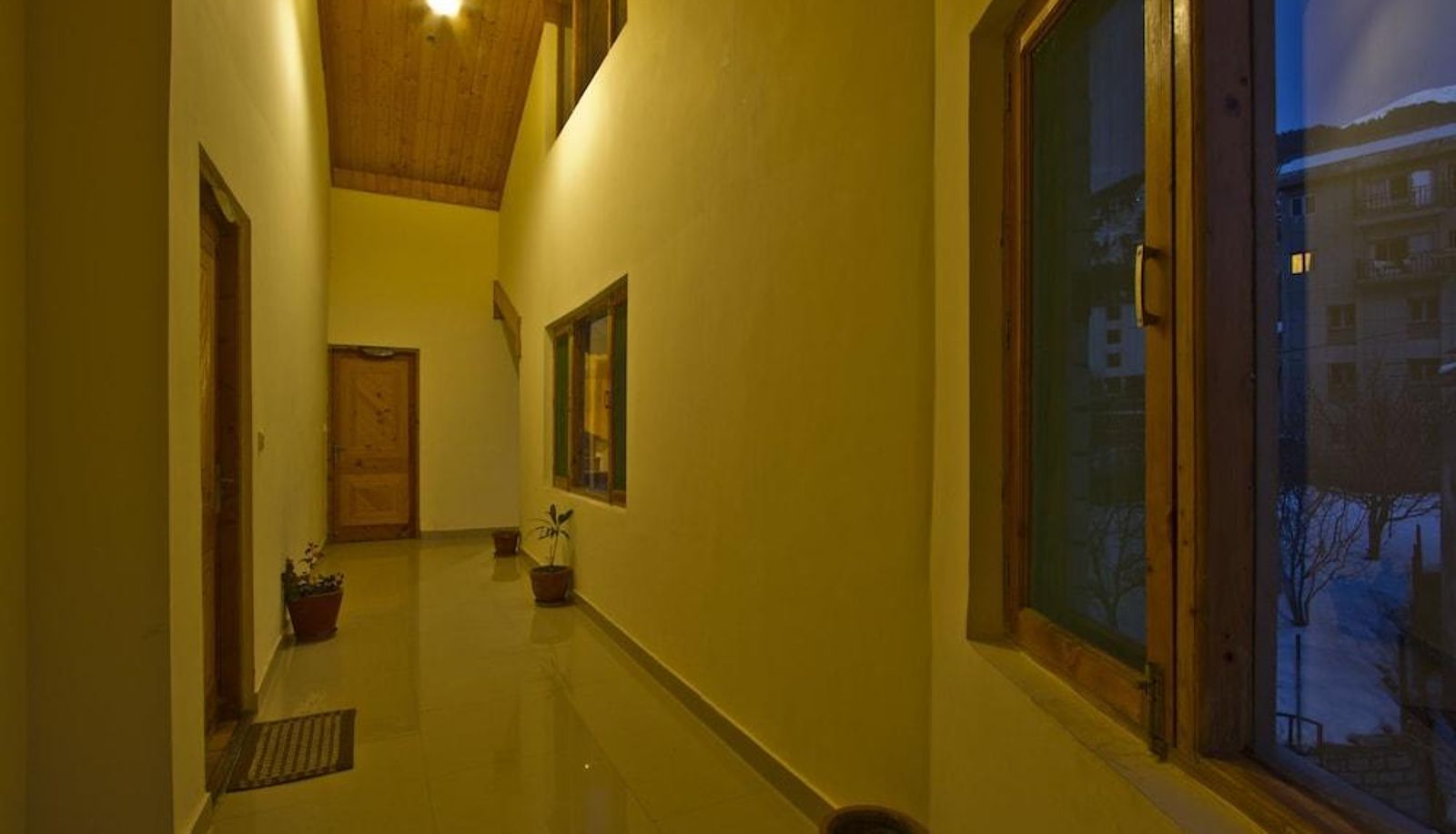 Interieur van het hotel - OYO 8866 Mountain Face Cottage