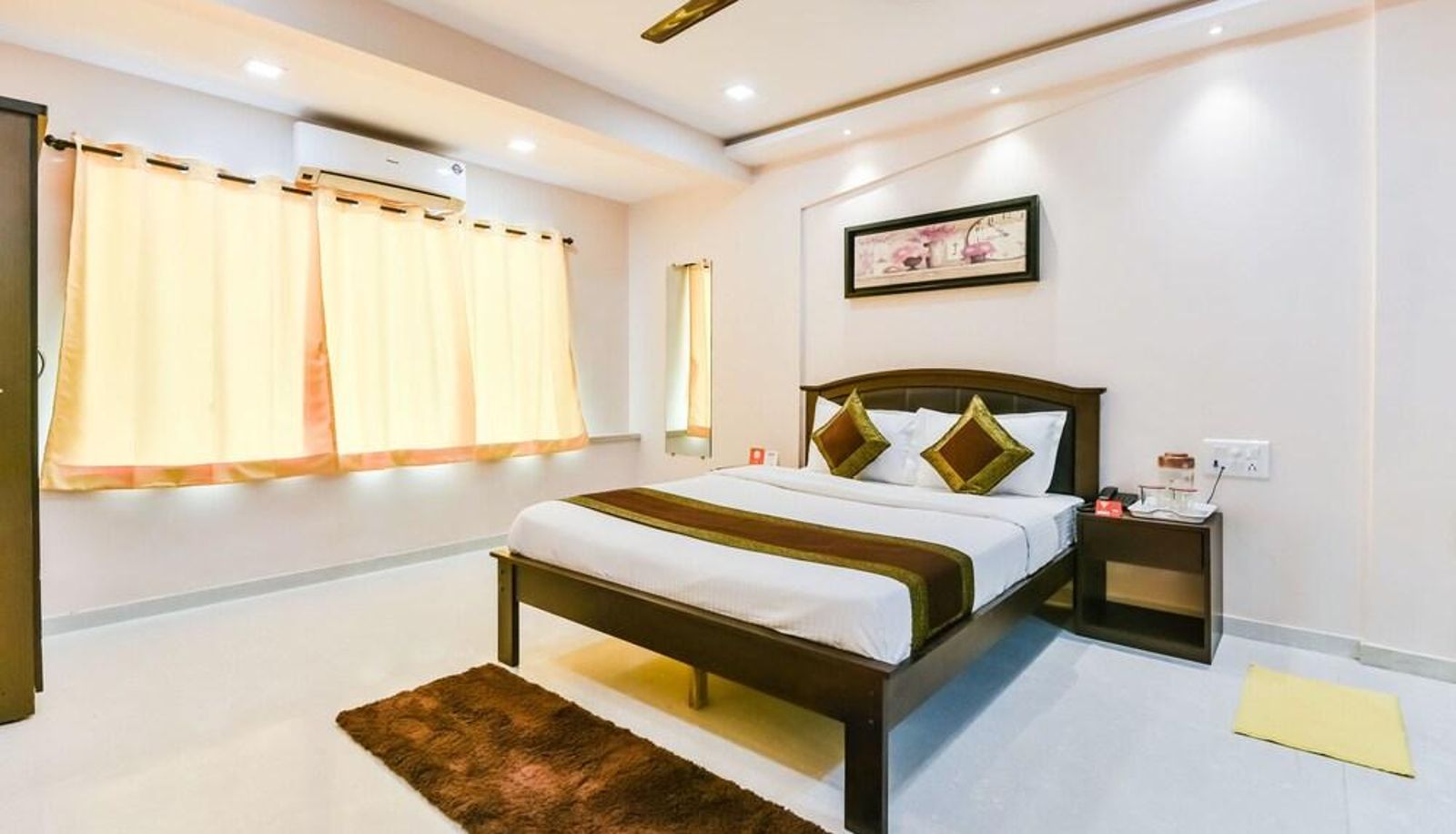 Standard room - OYO 5012 Lake View Residency