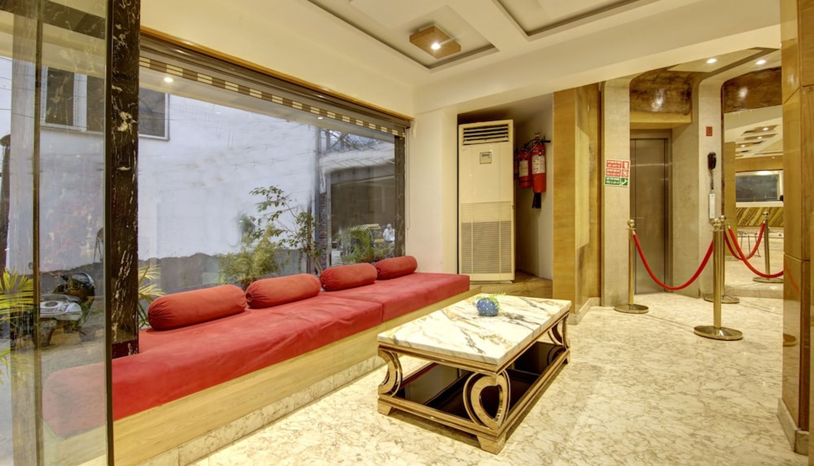 Hall - Hotel Shanti Plaza