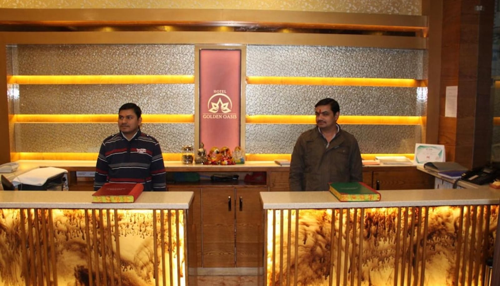 Lobby - Hotel Golden Oasis Delhi