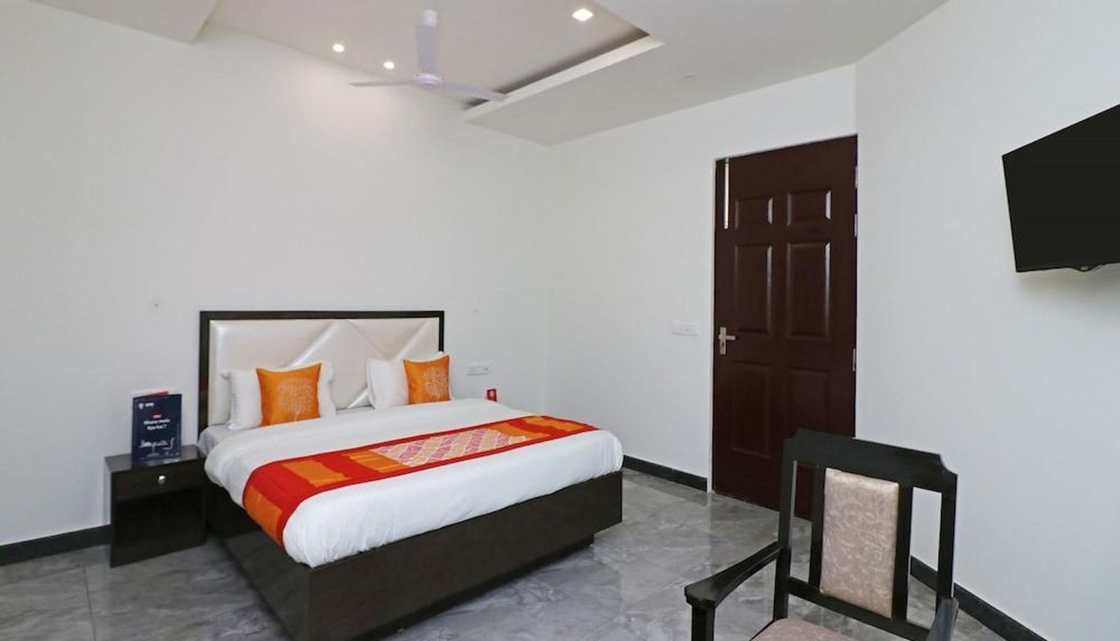 Standard room - OYO 9977 Jagat Residency