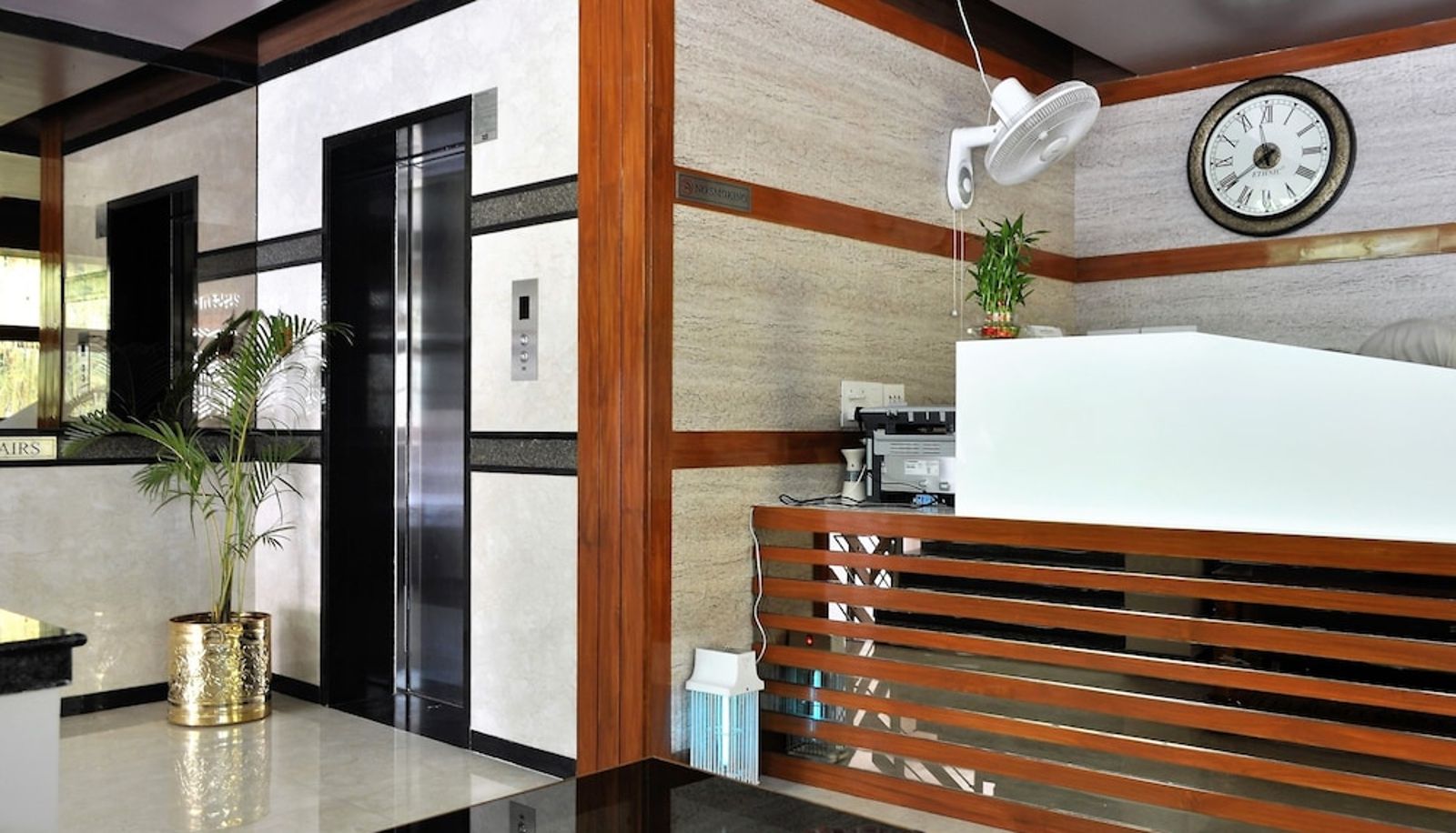 Recepción - Hotel Continental Blue