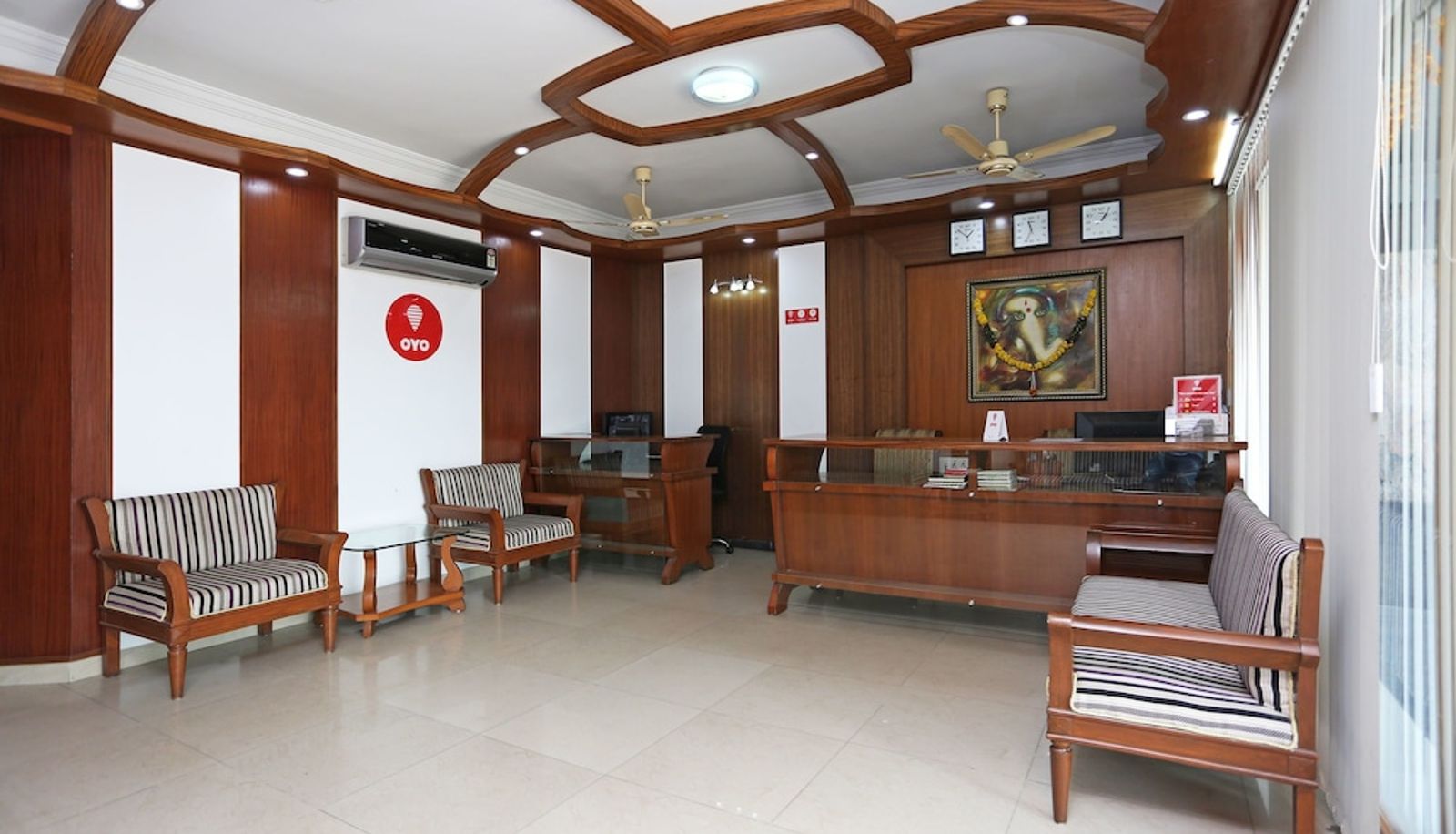 Reception - OYO 8932 Delight Inn Gachibowli