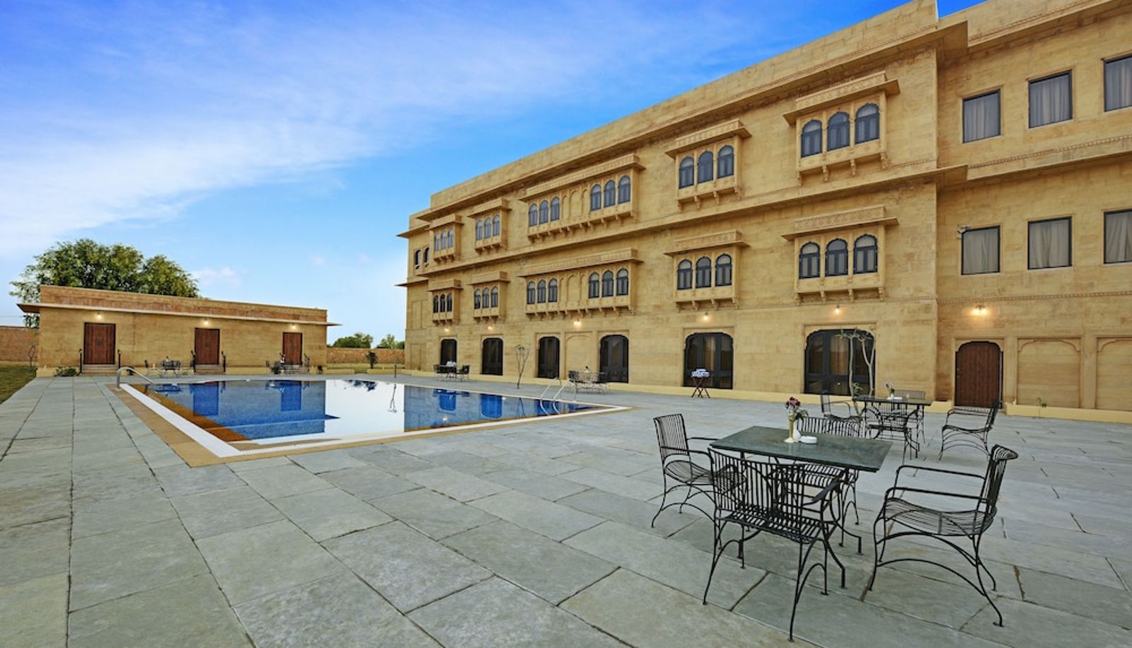 Zwembad - The Desert Palace