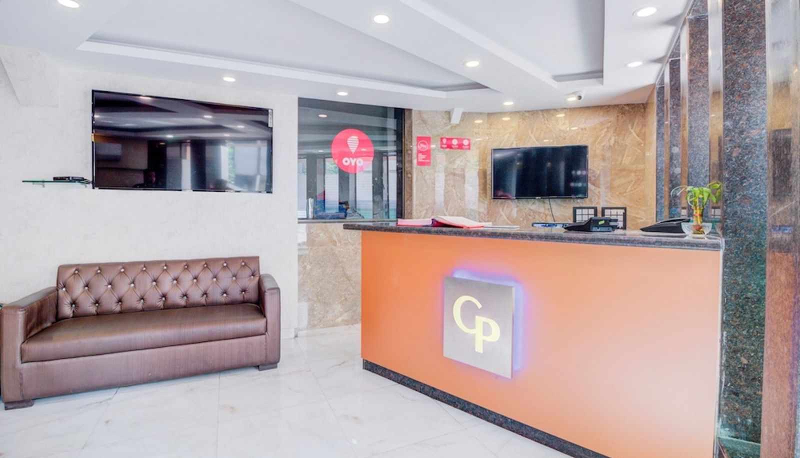 Recepción - Hotel Girgaon Palace