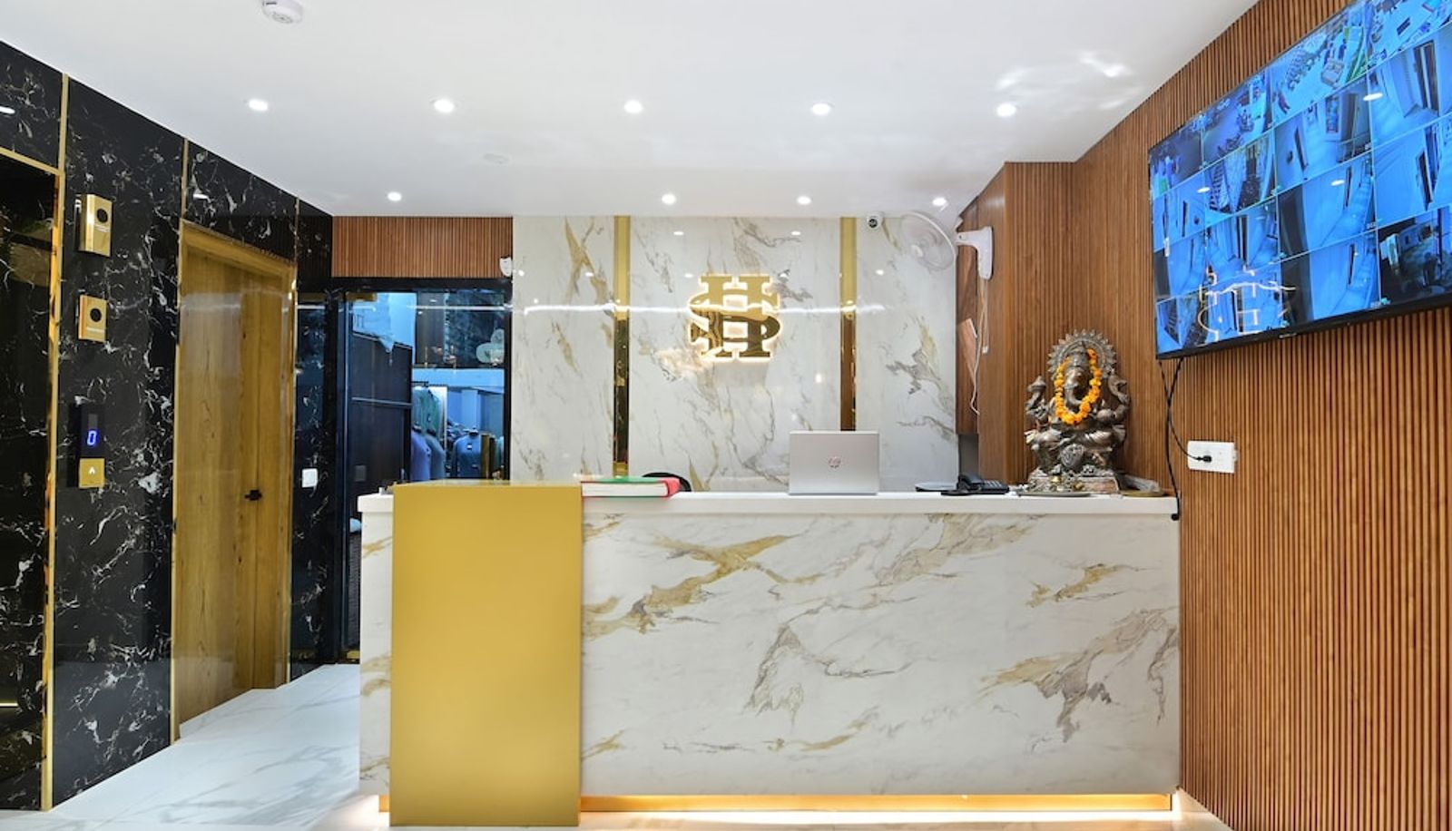 Reception - Hotel Saina International