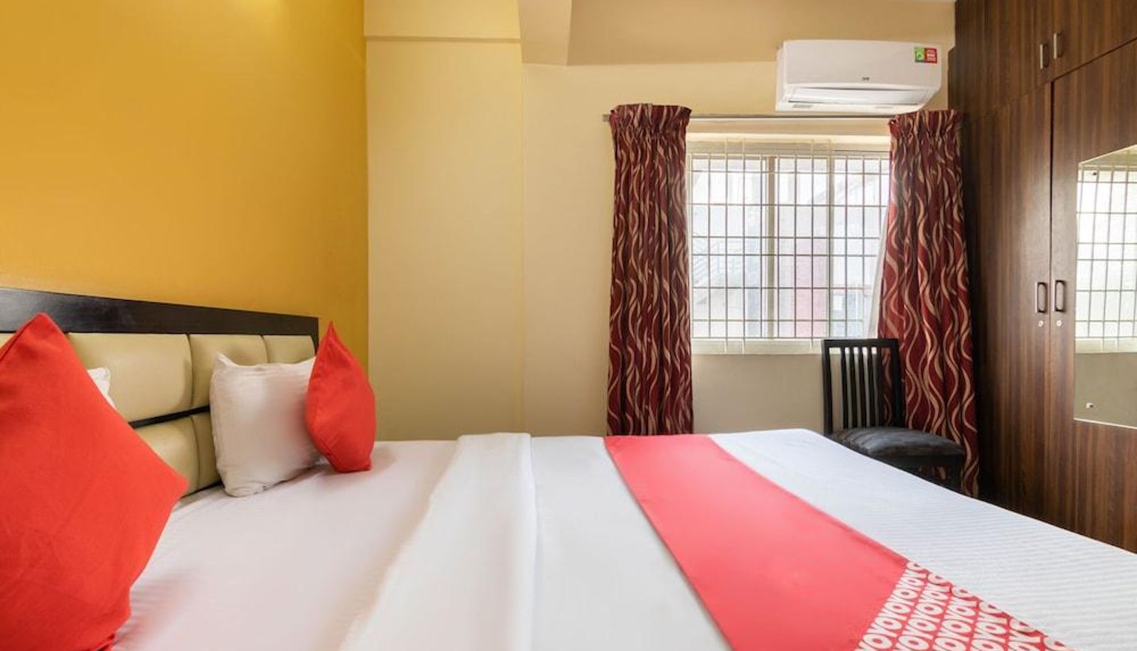 Standard room - OYO 9439 Sri Sai Comforts