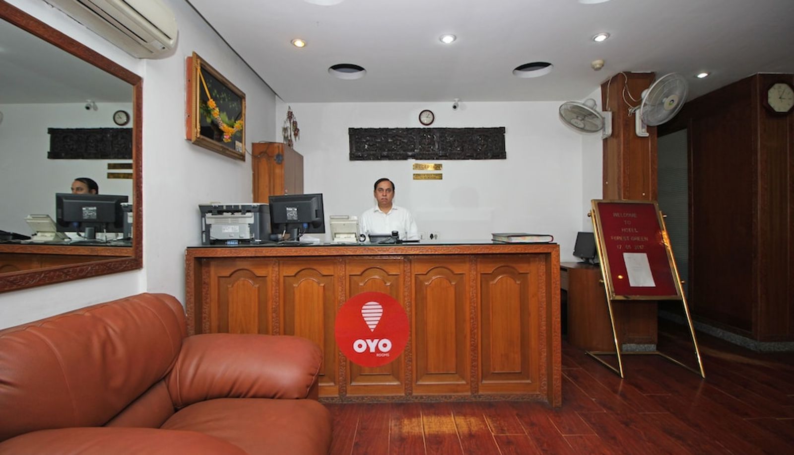 Recepción - OYO 367 Hotel Forest Green