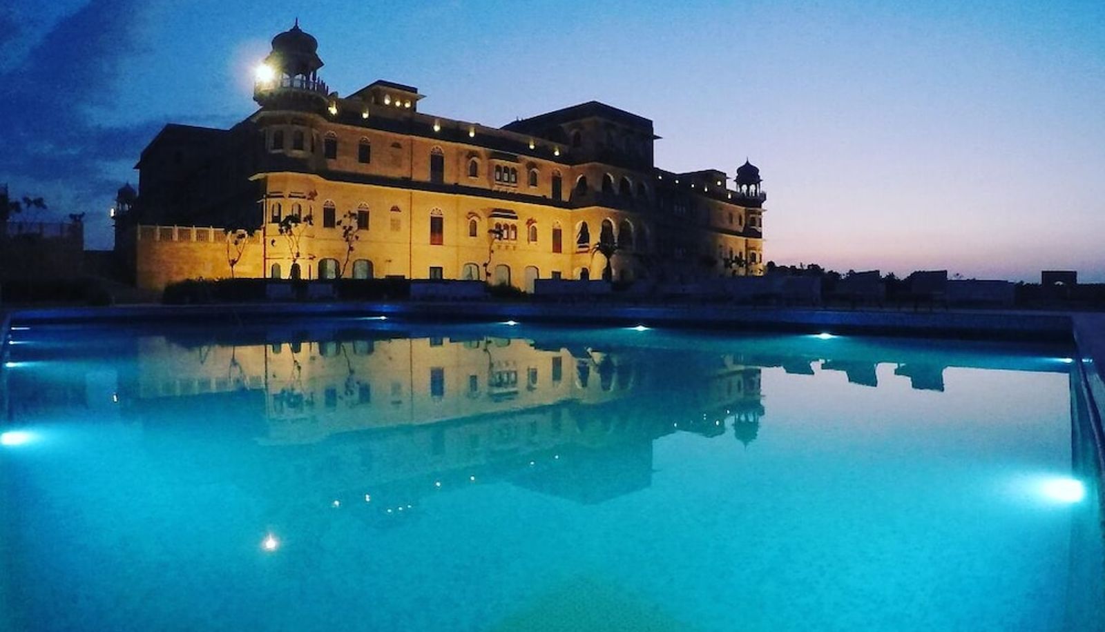 Piscina - Hotel Jaisalkot