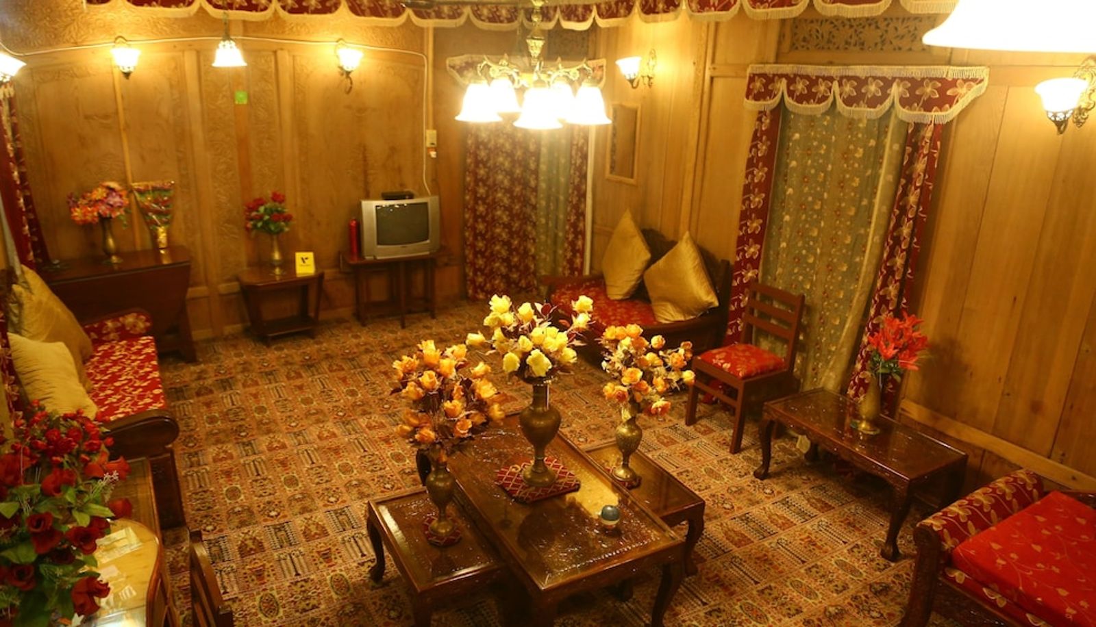 Hall - Aziz Palace