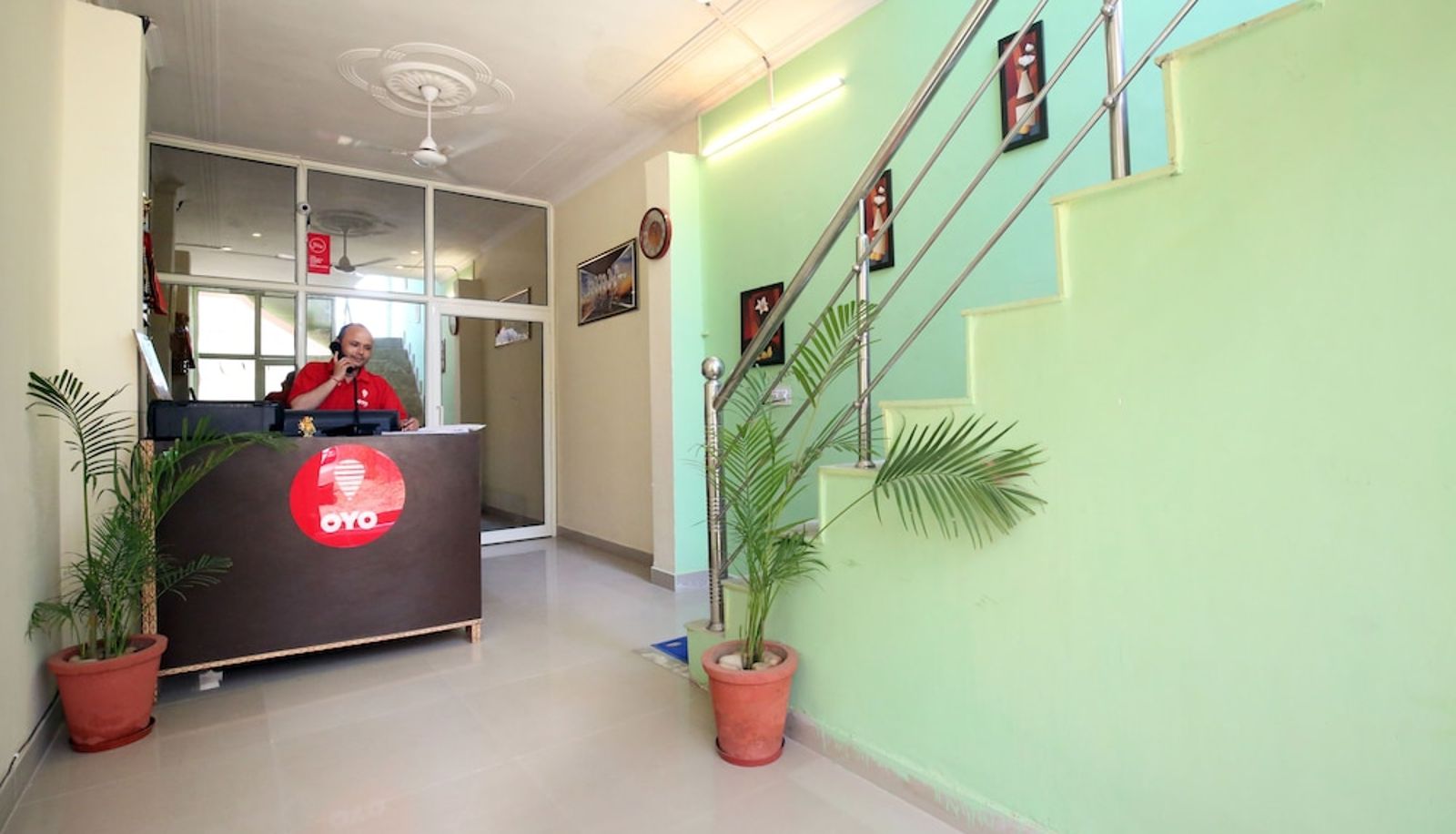 Reception - OYO 9038 Hotel Comfort