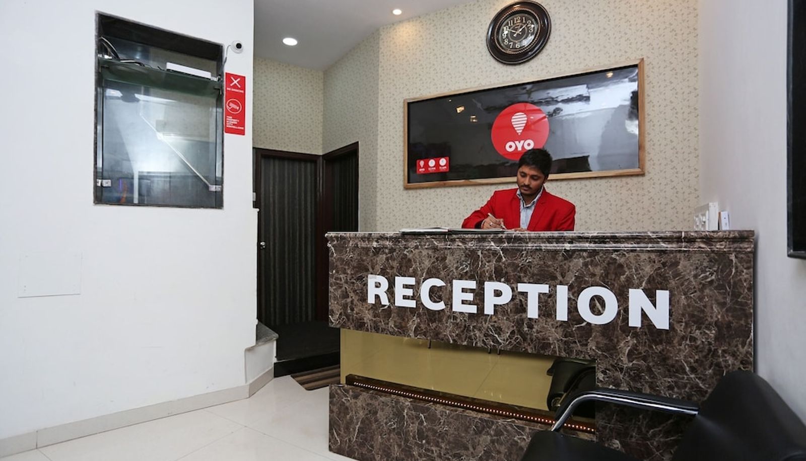 Reception - OYO 5434 Hotel Delhi Delight