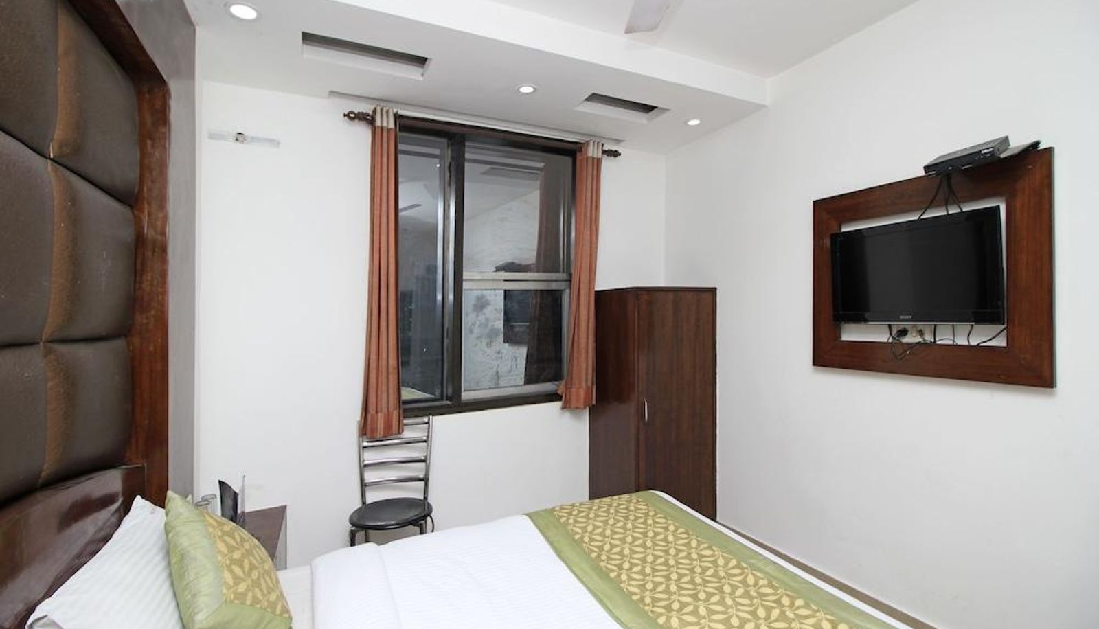 Standard room - OYO 8933 Hotel CG International