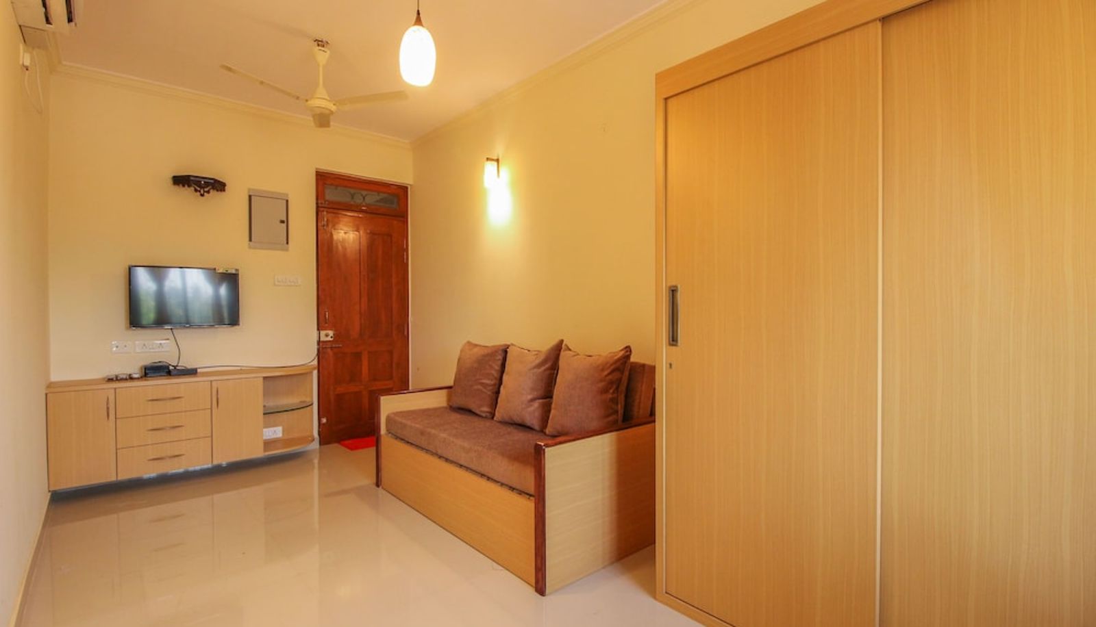 Hall - OYO 10304 Home Studio Benaulim Beach