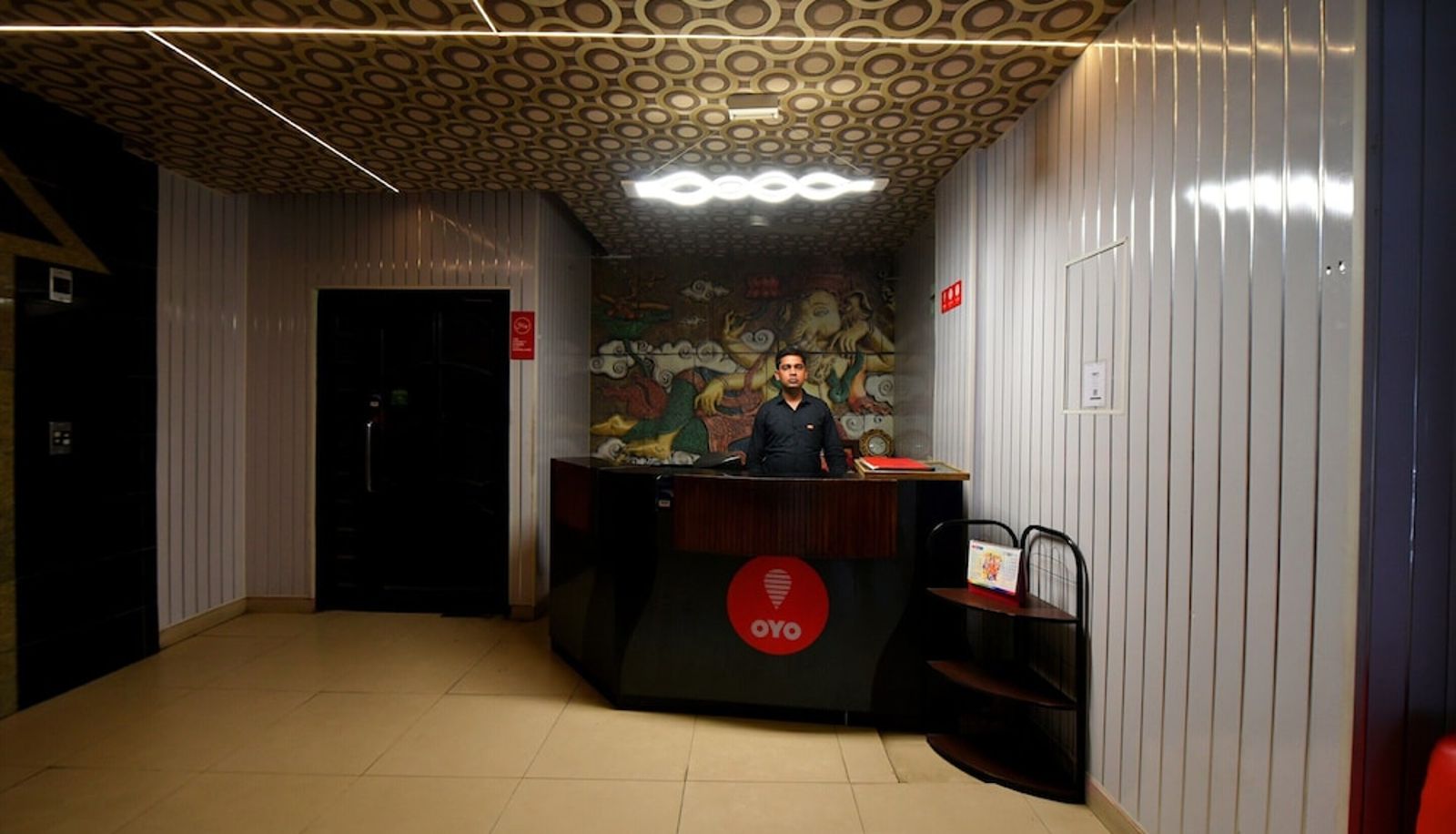 Recepción - OYO 2249 Hotel Blue Bird