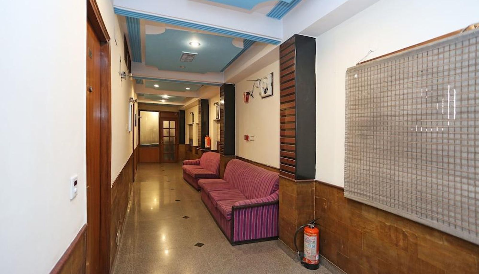 Hotel interior - OYO 5425 Hotel The Turquoise