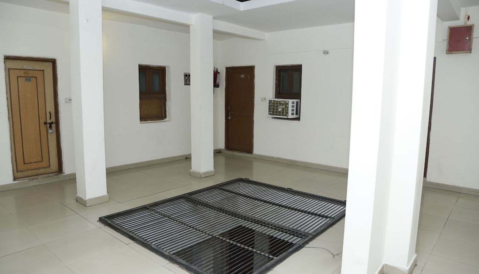 Hall - Comfort Rooms