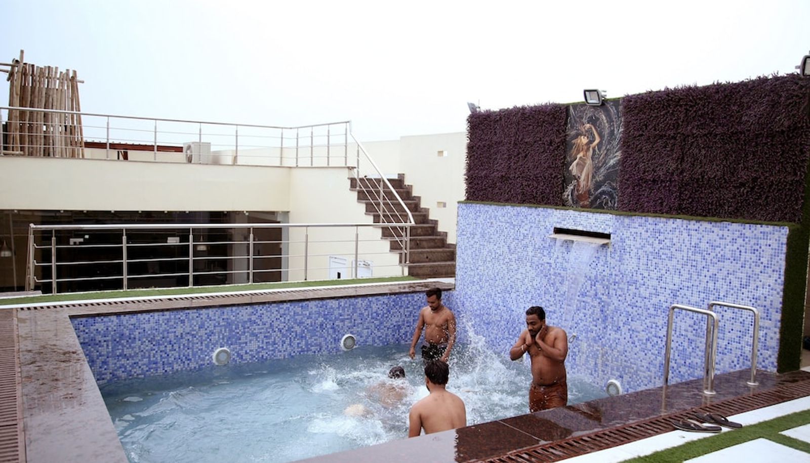 Piscina - Sallow Royal Suites