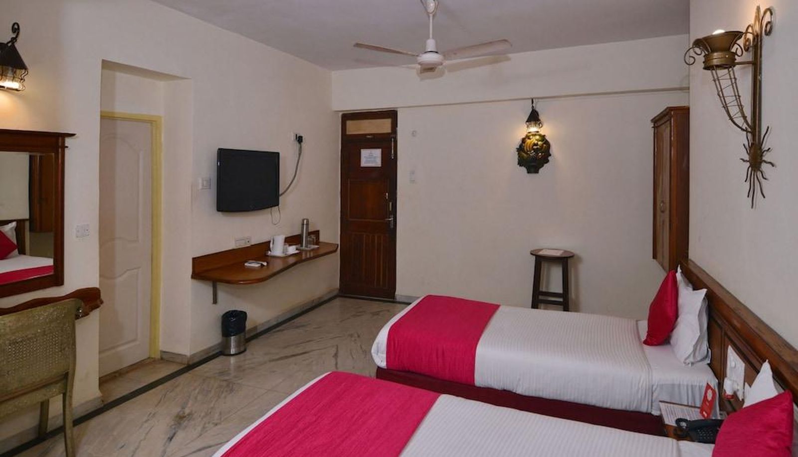 Apartment - OYO 2195 Hotel Maharaja