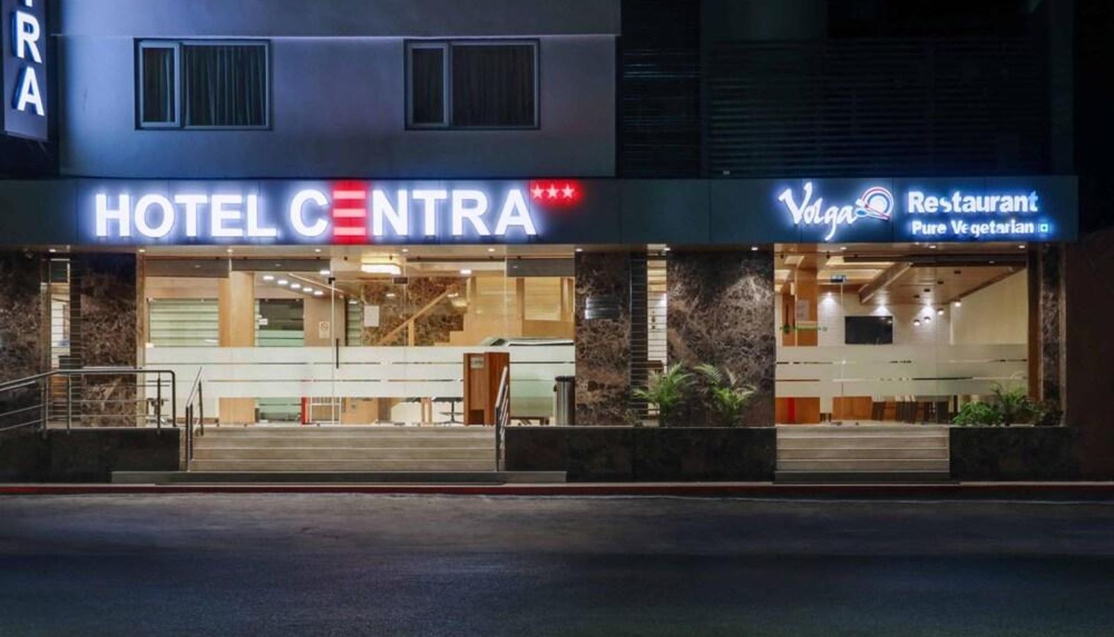 Zewnętrzna część hotelu - Centra Hotel