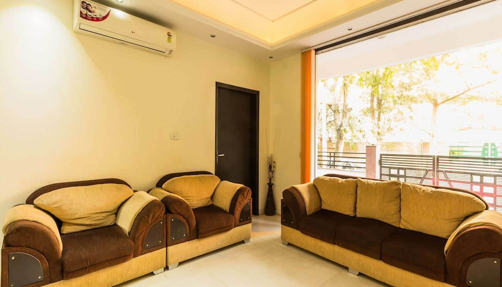 Hall - OYO 6796 Retreat Suites Inn